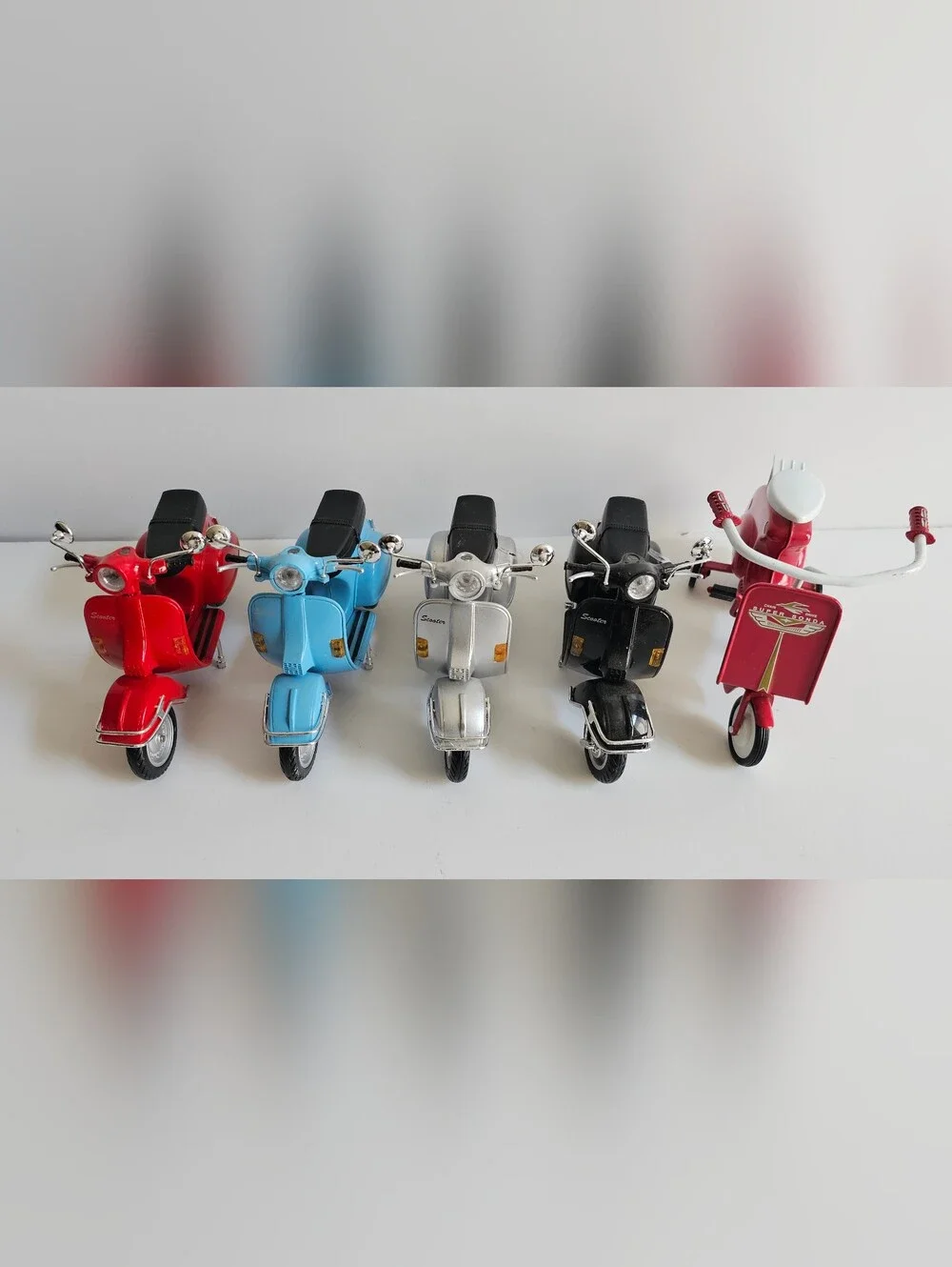 Vespa Pull-Back Scooter 1:10 Plus Diecast Super Sonda Pedal Scooter Lot of 5 NEW
